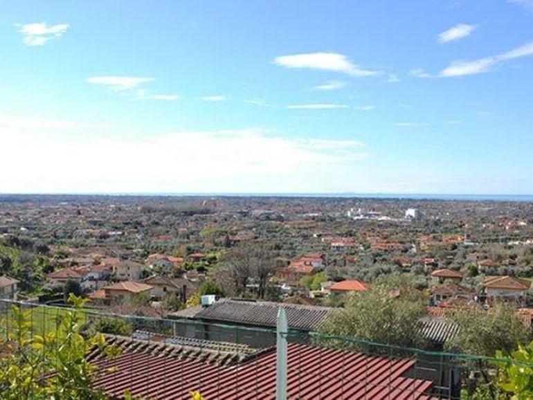 Casa Indipendente in Vendita a Pietrasanta, zona Strettoia, 260'000€, 130 m²