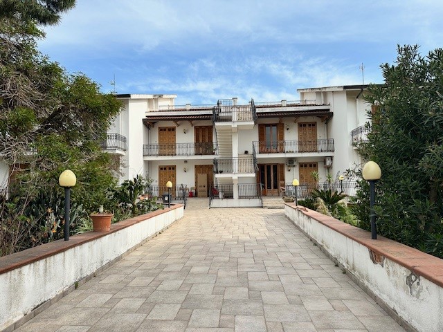 Appartamento in Vendita a Barcellona Pozzo di Gotto, 120'000€, 180 m²