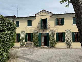 Casa Indipendente in Vendita a Mirano, 690'000€, 350 m²