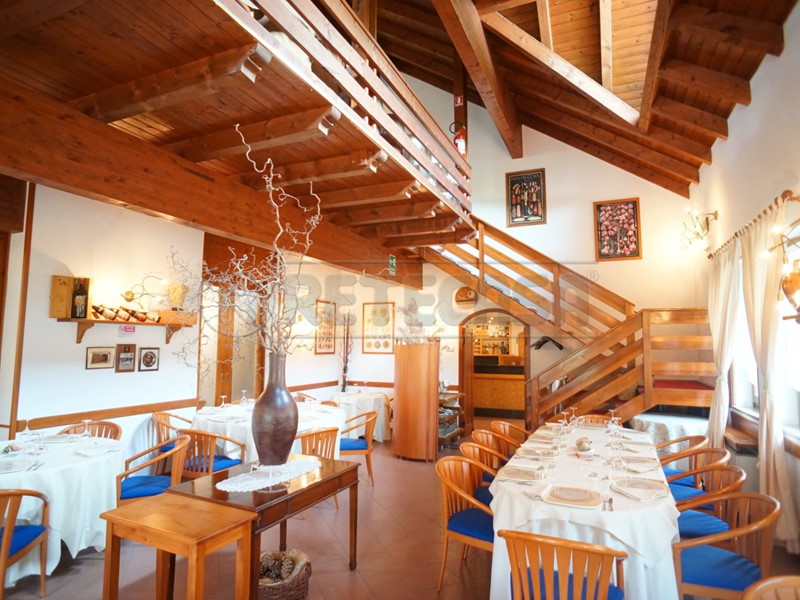 Attività commerciale in Vendita a Piovene Rocchette, 330'000€, 431 m²
