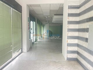 Immobile commerciale in Affitto a Massa, 2'000€, 200 m²