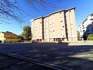 Quadrilocale in Vendita a Casale Monferrato, zona VIA DONIZZETTI, 20'000€, 90 m², con Box