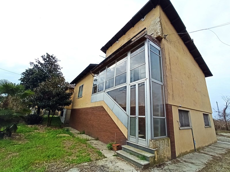 Casa Indipendente in Vendita a Candia Lomellina, 65'000€, 200 m²
