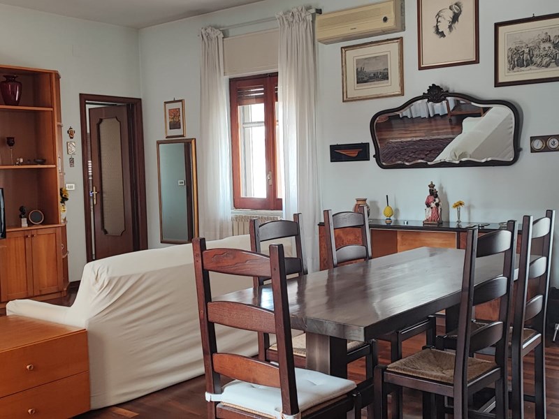 Bilocale in Vendita a Valverde, zona Centrale, 96'000€, 86 m²