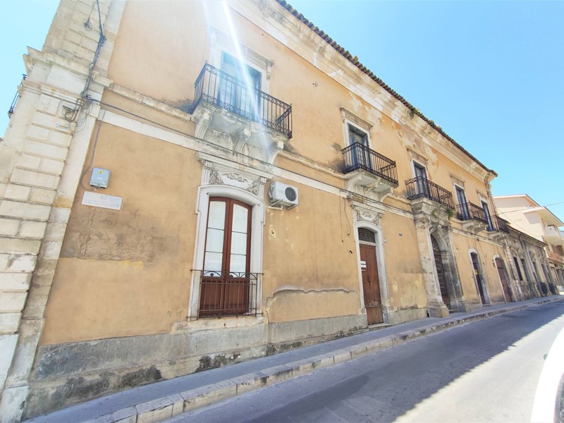 Appartamento in Vendita a Vittoria, 180'000€, 900 m²