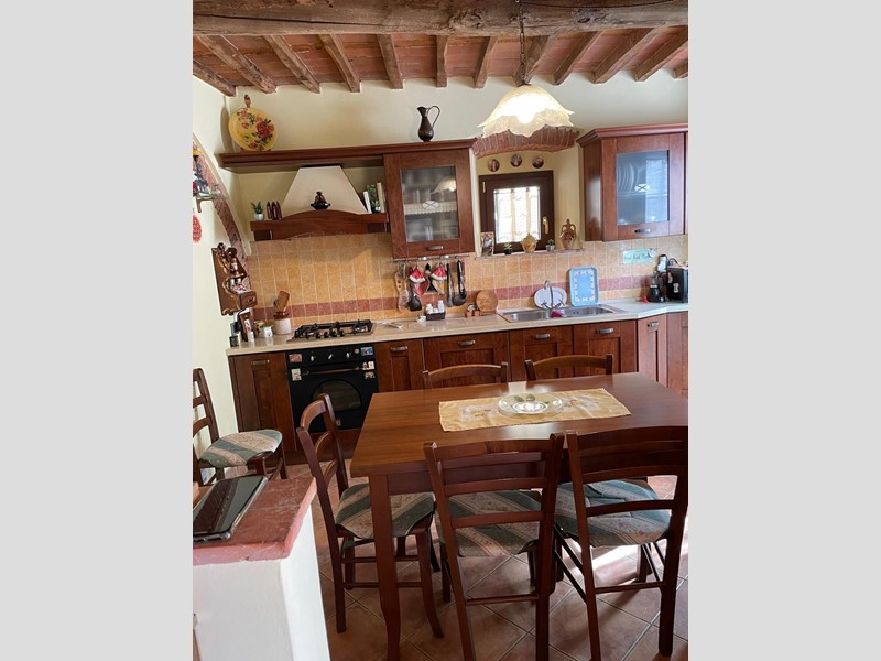 Casa Semi Indipendente in Vendita a Carrara, 280'000€, 180 m², con Box