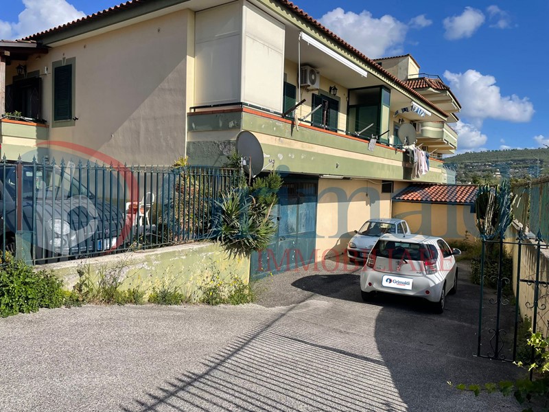 Magazzino in Affitto a Pozzuoli, 600€, 170 m²