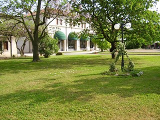 Attività commerciale in Affitto a Villadose, 5'000&euro;, 1100 m²