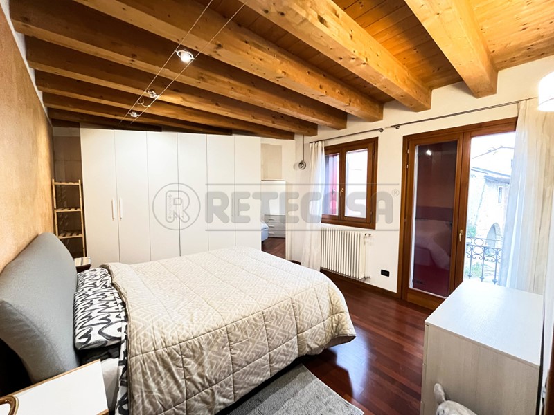 Trilocale in Vendita a Arcugnano, zona Arcugnano, 114'000€, 81 m², con Box