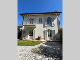 Casa Indipendente in Affitto a Forte dei Marmi, 20'000€, 150 m², arredato