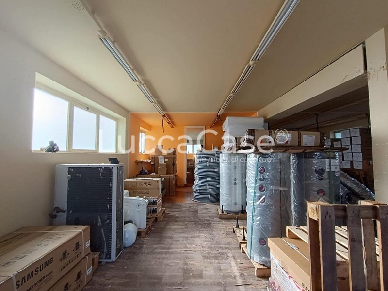 Immobile commerciale in Vendita a Capannori, zona Guamo, 80'000€, 106 m²