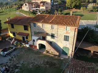 Casa Semi Indipendente in Vendita a Capannori, zona Lappato, 299'000€, 235 m², con Box