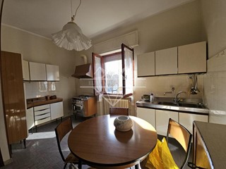 Appartamento in Vendita a Carrara, 239'000€, 125 m², arredato