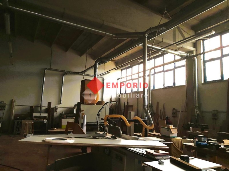 Capannone in Vendita a Ponsacco, 190'000€, 370 m²