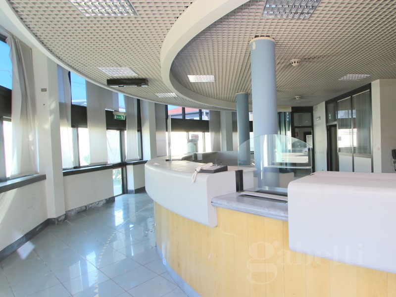 Ufficio in Vendita a Fagnano Olona, 330'000€, 326 m²