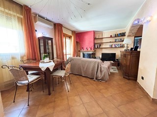 Quadrilocale in Vendita a San Miniato, zona Scala, 150'000€, 80 m², arredato, con Box