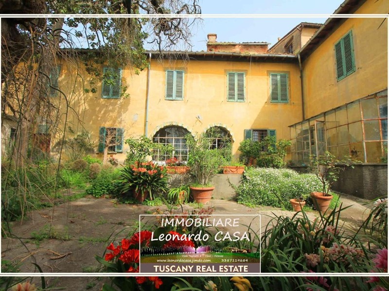 Casale in Vendita a Cerreto Guidi, 1'000'000€, 1300 m², con Box