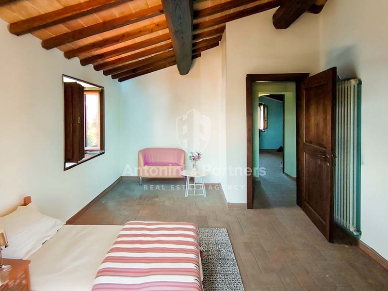 Casa Indipendente in Vendita a Avigliano Umbro, 330'000€, 550 m²