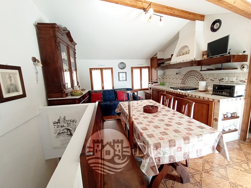 Quadrilocale in Vendita a Dolceacqua, 245'000€, 105 m², arredato