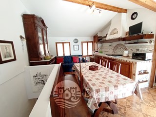 Quadrilocale in Vendita a Dolceacqua, 245'000€, 105 m², arredato