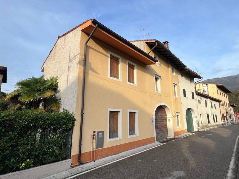 Rustico in Vendita a Budoia, zona Santa Lucia, 79'500€, 230 m²