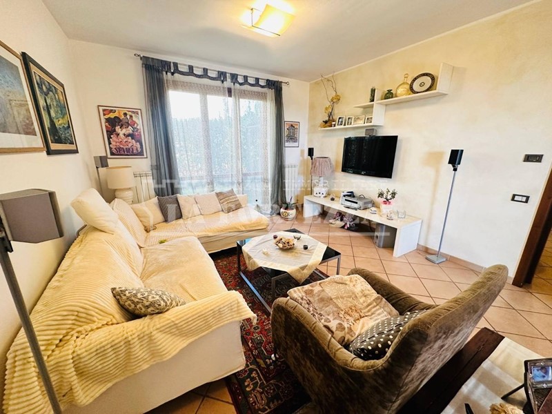 Villa bifamiliare in Vendita a Cascina, zona Titignano, 425'000€, 180 m², con Box