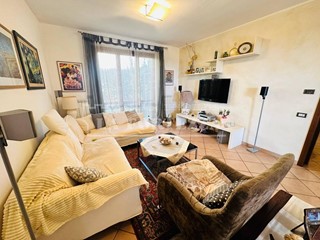 Villa bifamiliare in Vendita a Cascina, zona Titignano, 425'000€, 180 m², con Box