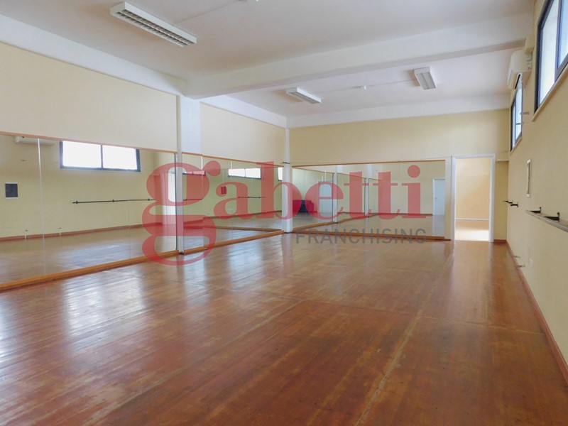 Magazzino in Affitto a Venafro, 800&euro;, 170 m²