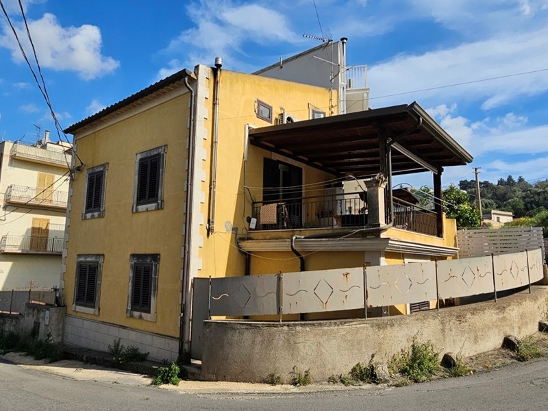 Villa in Vendita a Scicli, 175'000€, 130 m²