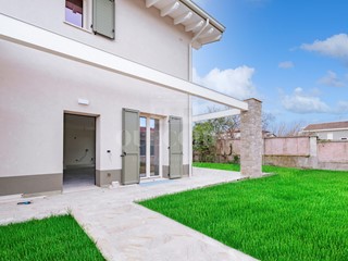 Casa Indipendente in Vendita a Castiglione delle Stiviere, 620'000€, 246 m², con Box