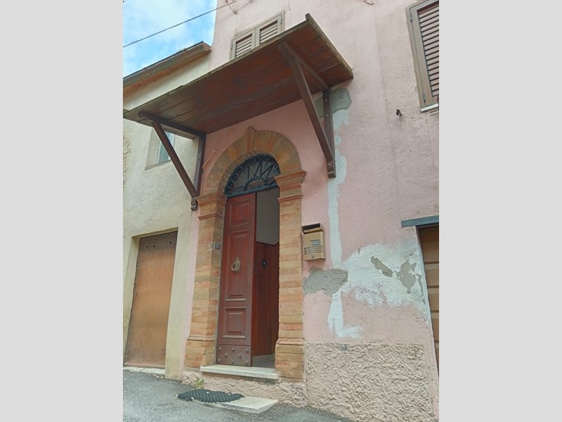 Appartamento in Vendita a Amelia, 75'000€, 178 m²
