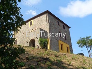 Casa Indipendente in Vendita a Villa Basilica, 240'000€, 260 m²
