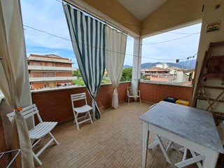Appartamento in Affitto a Carrara, zona Marina di Carrara, 80 m², arredato