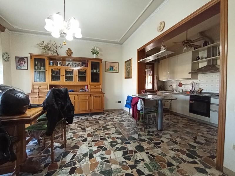 Villa in Vendita a Cascina, zona Zambra, 450'000€, 320 m²