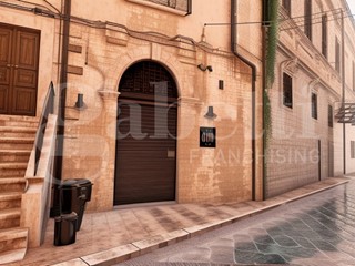 Negozio in Vendita a Barletta, 200'000€, 90 m²