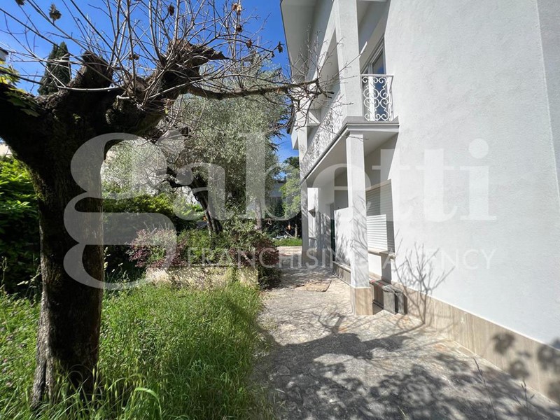 Villa in Vendita a Isernia, 518 m²