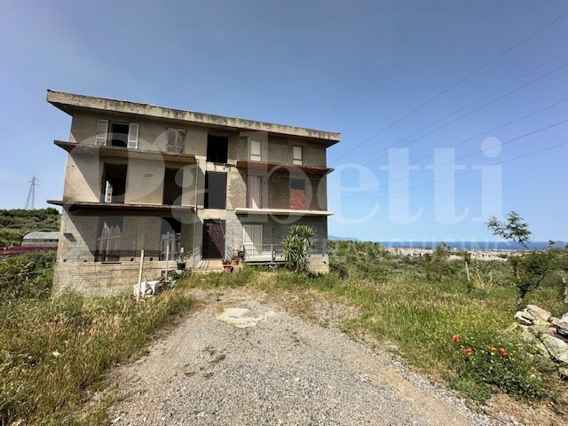 Casa Indipendente in Vendita a Barcellona Pozzo di Gotto, 190'000€, 650 m²