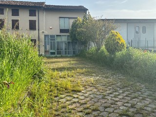 Casale in Vendita a Montù Beccaria, 65'000€, 150 m²