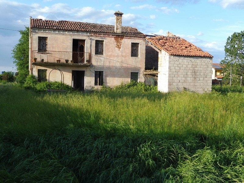 Casale in Vendita a Noventa Vicentina, 85'000€, 100 m²