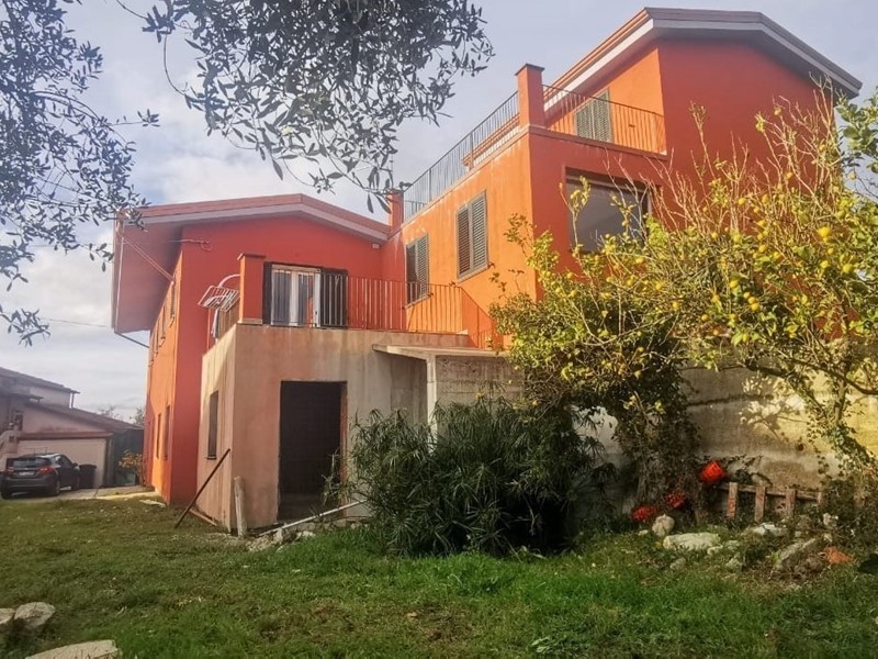 Casa Semi Indipendente in Vendita a Castelnuovo Magra, 119'000&euro;, 156 m²