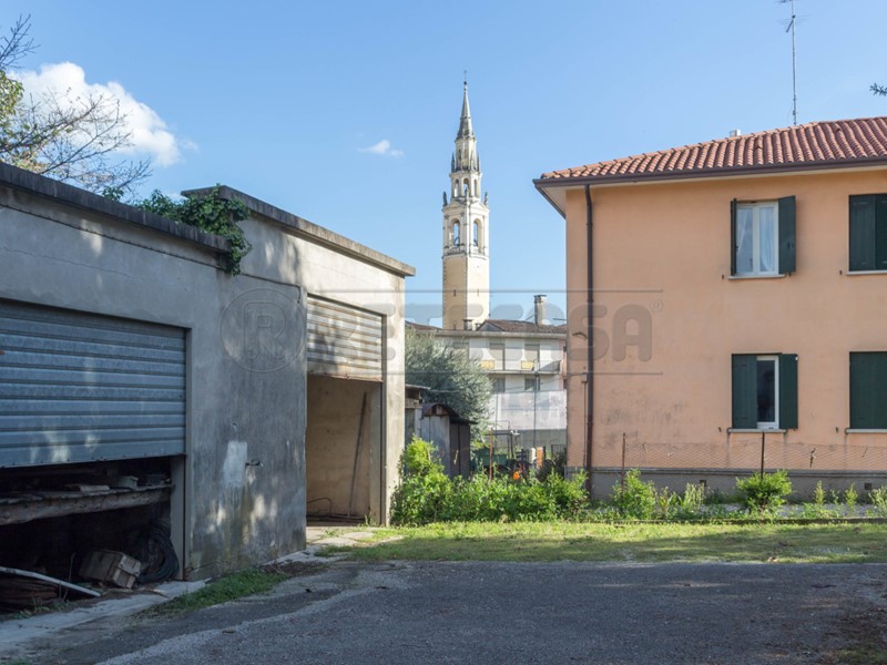 Casa Indipendente in Vendita a Colceresa, 160'000&euro;, 530 m², con Box