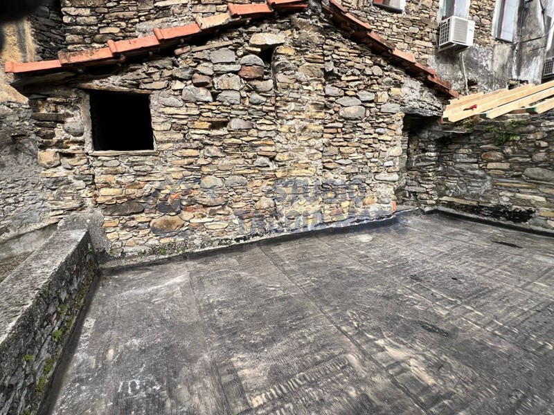 Casa Semi Indipendente in Vendita a Badalucco, 94'000€, 110 m²