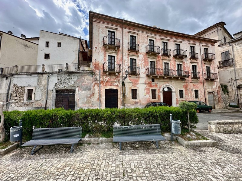Casa Indipendente in Vendita a Bugnara, 110'000€, 400 m²
