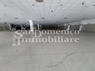 Capannone in Vendita a Cascina, 2'200'000€, 4500 m²