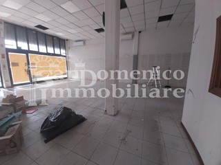 Immobile commerciale in Affitto a Calcinaia, zona Fornacette, 1'100€, 100 m²