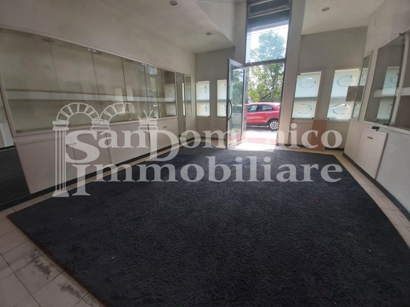 Immobile commerciale in Affitto a Calcinaia, zona Fornacette, 650€, 60 m²