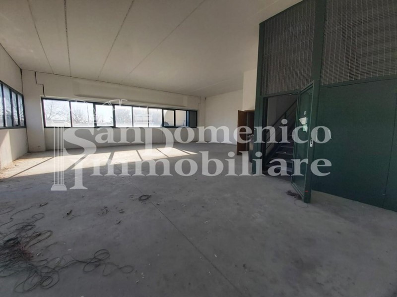 Capannone in Vendita a Vicopisano, 265'000€, 265 m²