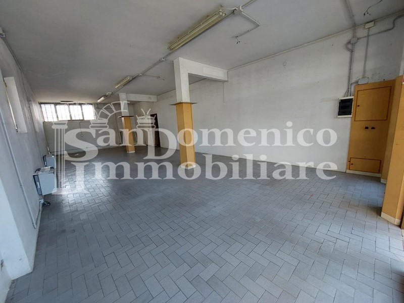 Immobile commerciale in Vendita a Cascina, zona Navacchio, 130'000€, 110 m²