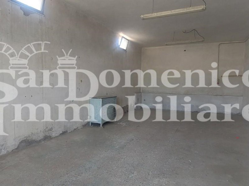 Capannone in Vendita a Cascina, zona Musigliano, 90'000€, 65 m²