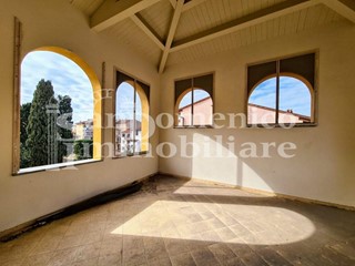 Attico in Vendita a Pisa, 750'000€, 200 m², con Box